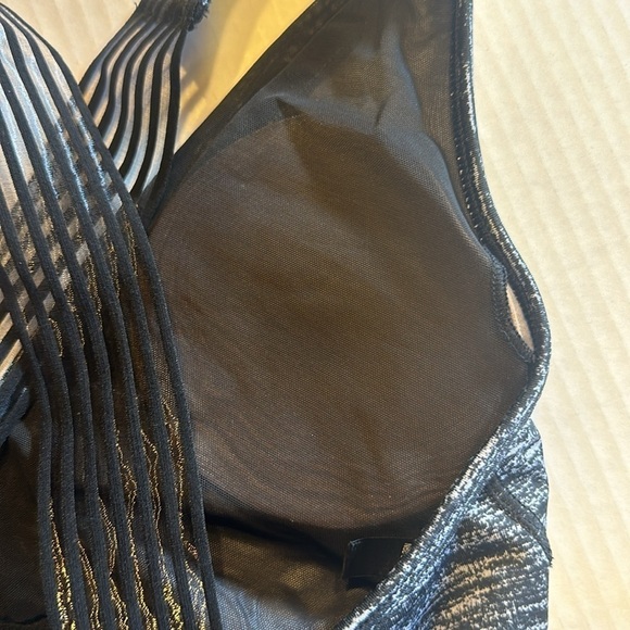 Victorias Secret Sport bra in heathered mesh black and white w cross cross back - Picture 6 of 8